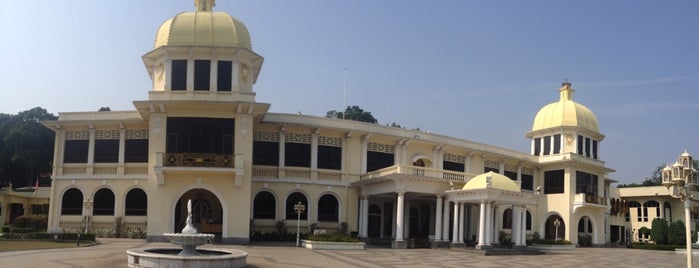 Muzium DiRaja (Royal Museum) is one of Touring-1.