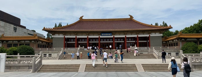 南京博物院 is one of Nanjing.