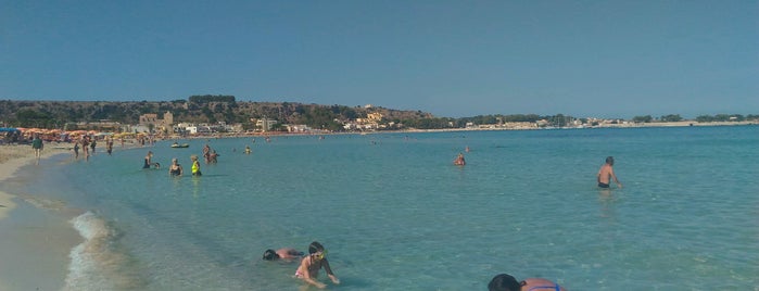 Spiaggia San Vito Lo Capo is one of Tempat yang Disimpan Sevgi.