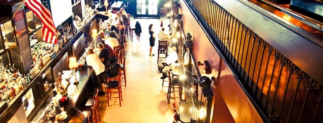 Stitch Bar & Lounge is one of Tempat yang Disukai Linnie.