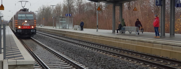 Bahnhof Moers is one of Bahnhöfe BM Duisburg.