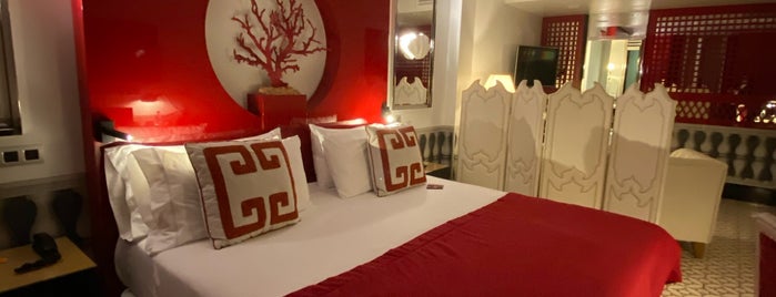Hotel Room Mate Anna is one of Lugares favoritos de Roman.