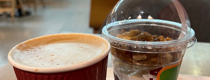 Costa Coffee is one of Tempat yang Disukai Alina.