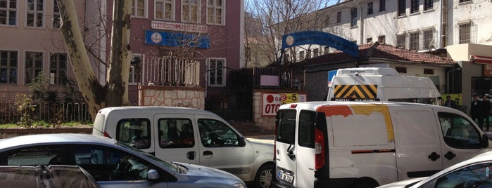 Kumrular Caddesi is one of Fatih'in Beğendiği Mekanlar.