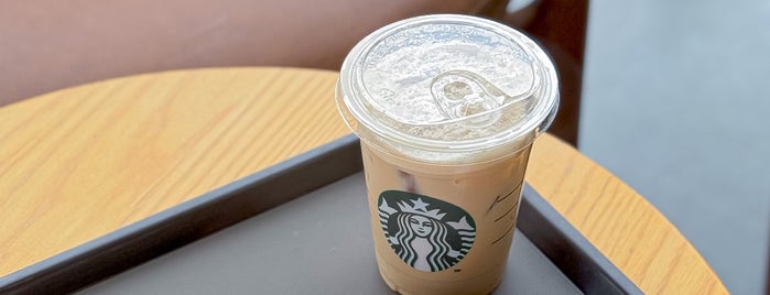 Starbucks is one of مقاهي الرياض.