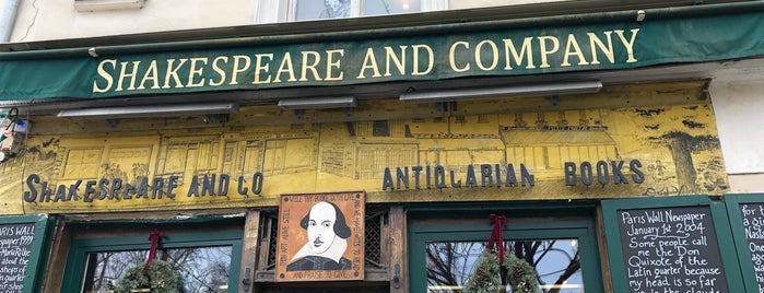 Shakespeare & Company is one of Lieux qui ont plu à Emily.