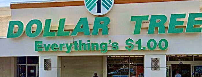 Dollar Tree is one of Lugares favoritos de West.