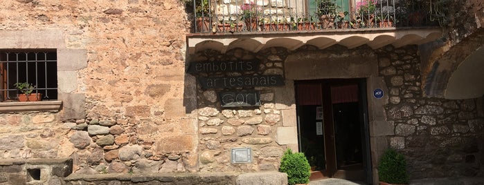 Sant Privat is one of Orte, die Elena Y Argeo Winelovers gefallen.