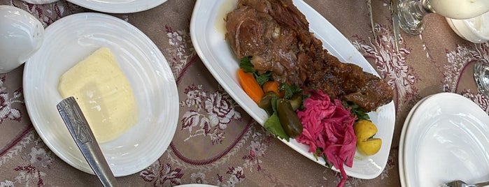 Mahestan Restaurant | رستوران مهستان is one of Hamilton'un Beğendiği Mekanlar.
