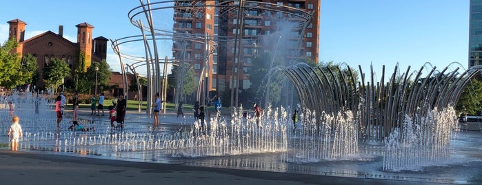 Scioto Mile Fountains is one of สถานที่ที่ jiresell ถูกใจ.
