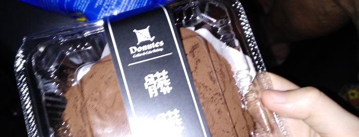 Donutes Coffee & Bakery 多那之咖啡 is one of Coffee Cafe.