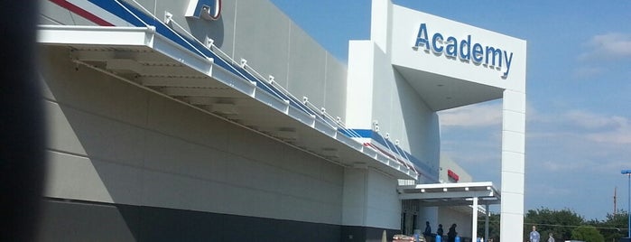 Academy Sports + Outdoors is one of Lugares guardados de Larry&Rachel.
