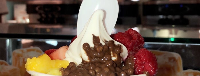 Pinkberry is one of Lugares favoritos de Cevahir.