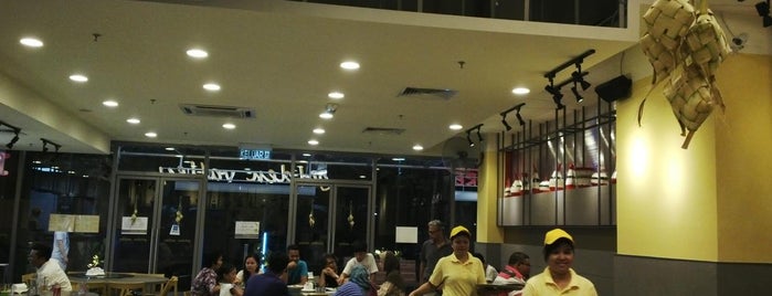 Golden Valley Restaurant is one of Tempat yang Disukai Rahmat.