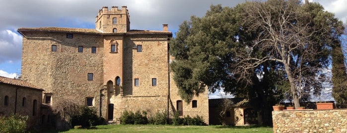 Castel Porrona Borgo Medioevale is one of Carolina'nın Beğendiği Mekanlar.