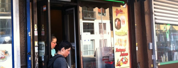Jessi's Coffee Shop is one of Lexi'nin Beğendiği Mekanlar.