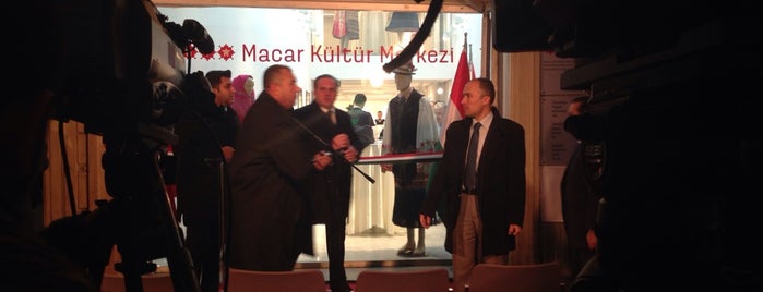 Macar Kültür Merkezi is one of Omer'in Beğendiği Mekanlar.