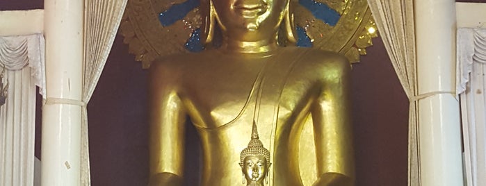 Wat Phra Singh Waramahavihan is one of Amélie'nin Beğendiği Mekanlar.