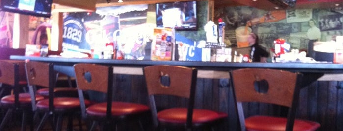 Applebee's Grill + Bar is one of Orte, die Maria gefallen.