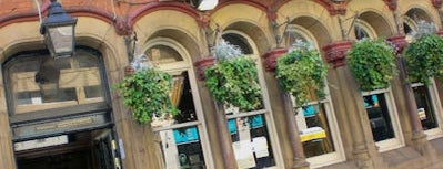 The English Lounge is one of Manchester Heritage Pub Crawl.