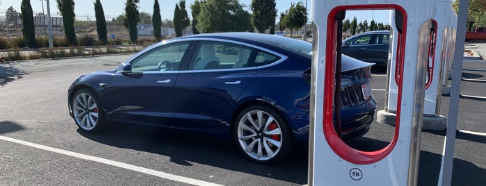 Tesla Supercharger Petaluma is one of Tempat yang Disukai Jordan.