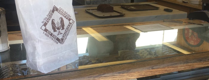 Fudge Shoppe Of The Smokies is one of สถานที่ที่ Jordan ถูกใจ.