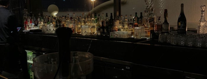 NOIR Bar is one of Khalifaさんのお気に入りスポット.