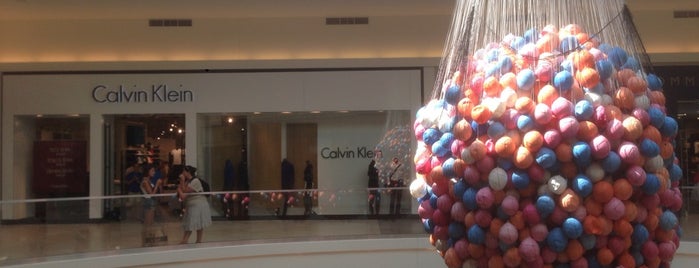 Calvin Klein is one of Lugares favoritos de William.