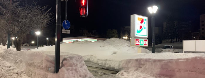 7-Eleven is one of Gianni'nin Beğendiği Mekanlar.