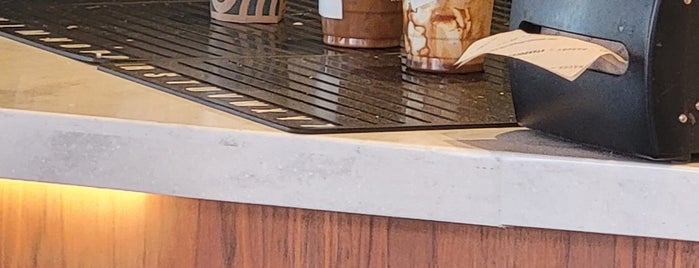 Starbucks is one of Özge : понравившиеся места.