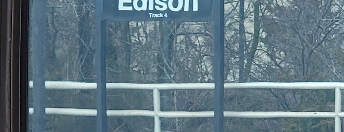 NJT - Edison Station (NEC) is one of Orte, die Seth gefallen.