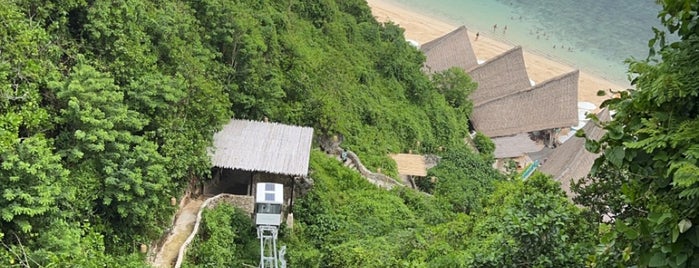 Sunday's Beach Club is one of Bali 🇮🇩.