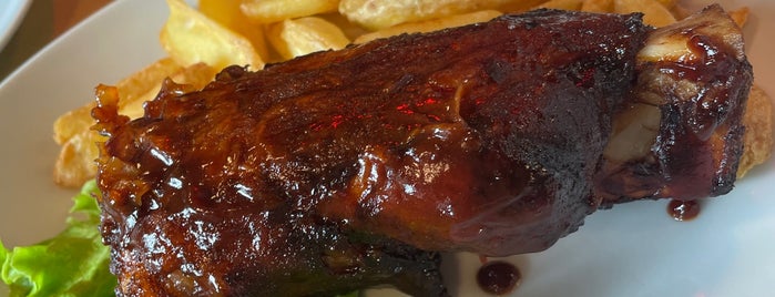 Ribs and Beer is one of Lugares favoritos de Emanuele.