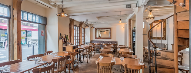 Restaurant Les Vinaigriers is one of Tempat yang Disimpan Annabel.