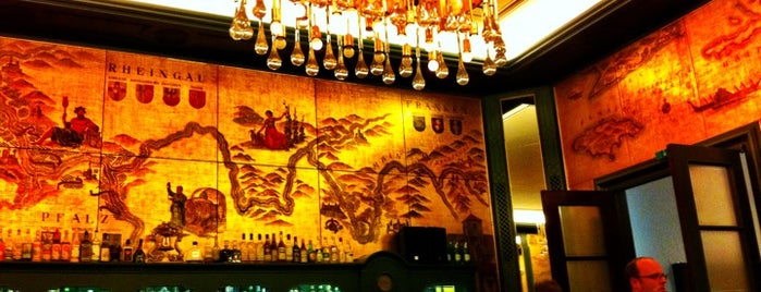 Die Goldene Bar is one of Locais salvos de Ginkipedia.