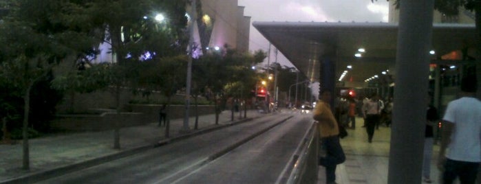 Transmetro Estación La Catedral is one of Transporte.