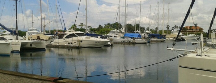 Shelter Bay Marina is one of Posti che sono piaciuti a Nicole.