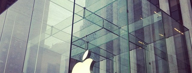 Apple Fifth Avenue is one of Must see in New York City.