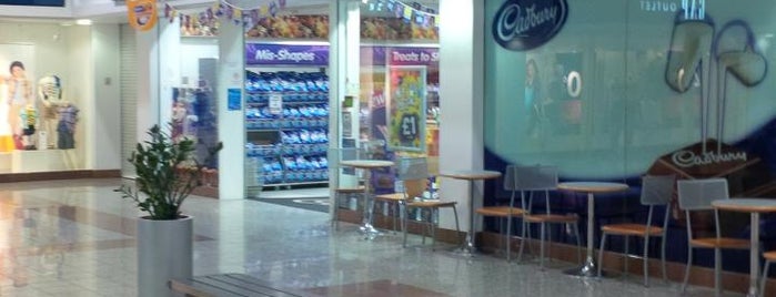 Cadbury Outlet Shop is one of Ksenia 님이 좋아한 장소.