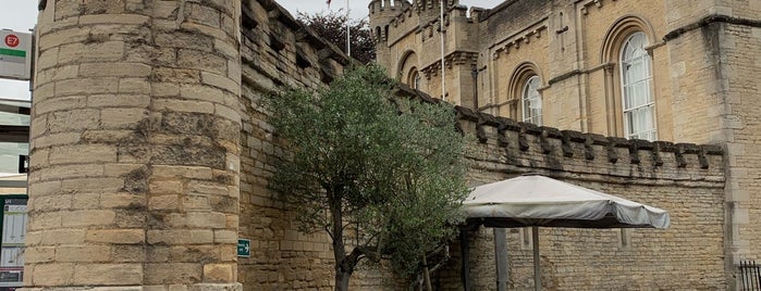 Castleyard Cafe is one of Enrique'nin Beğendiği Mekanlar.