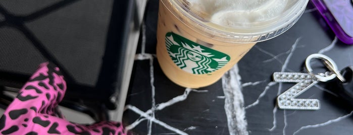 Starbucks is one of Lieux qui ont plu à Serbay.