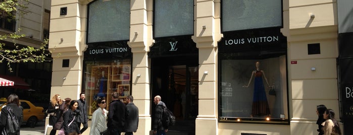 Louis Vuitton is one of Lieux qui ont plu à Samet.