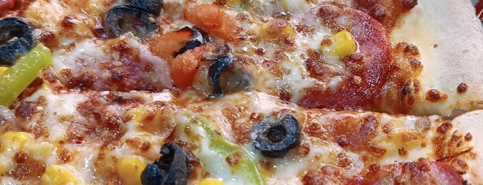 Domino's Pizza is one of Gittiğim Yerler 😊🚗.