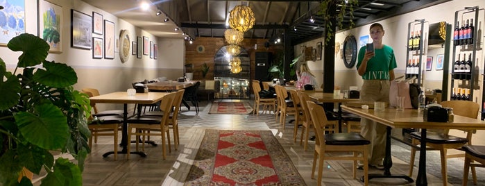 Enberi Cafe is one of Antalya mayıs.