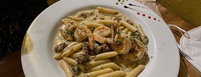 Victoria's Gourmet Italian Restaurant is one of Manuel Antonio.