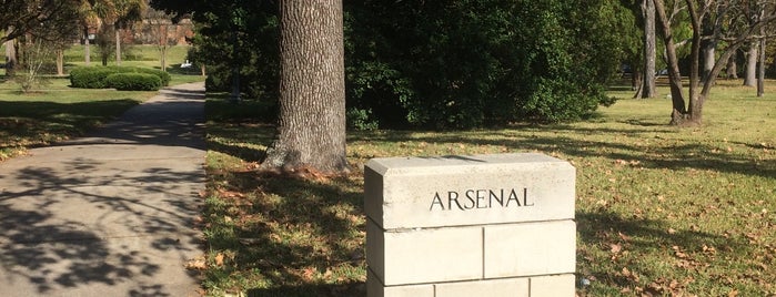 Arsenal Park is one of Locais curtidos por Brian.