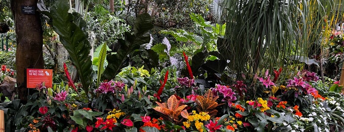 Bloedel Floral Conservatory is one of Nature 2 - more 2 explore!.