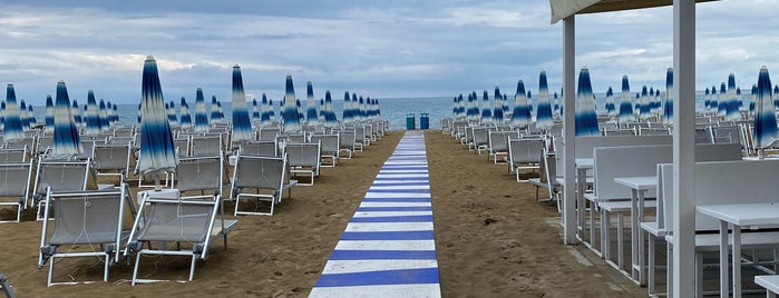 Spiaggia di Jesolo is one of Tempat yang Disukai Carolina.