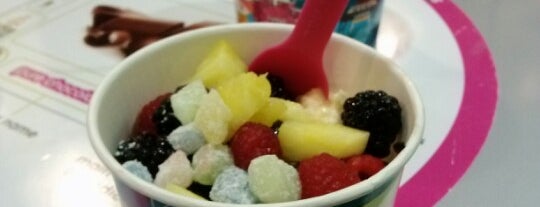 Menchie's Frozen Yogurt is one of Lugares favoritos de David.