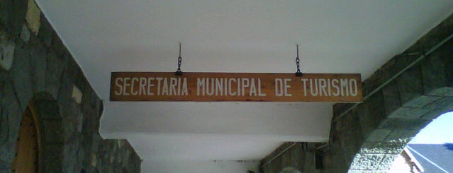 Secretaría de Turismo de Bariloche is one of Sur.